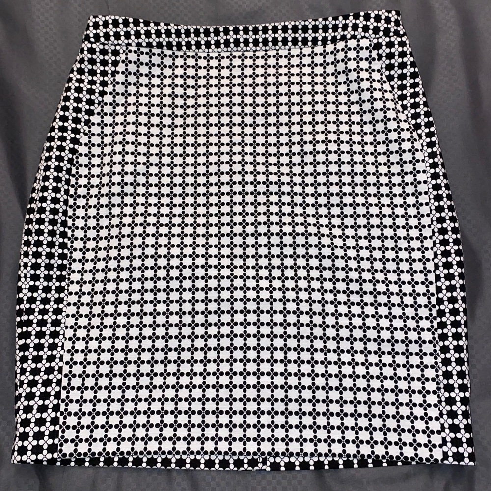 The Limited Black & White patterned skirt